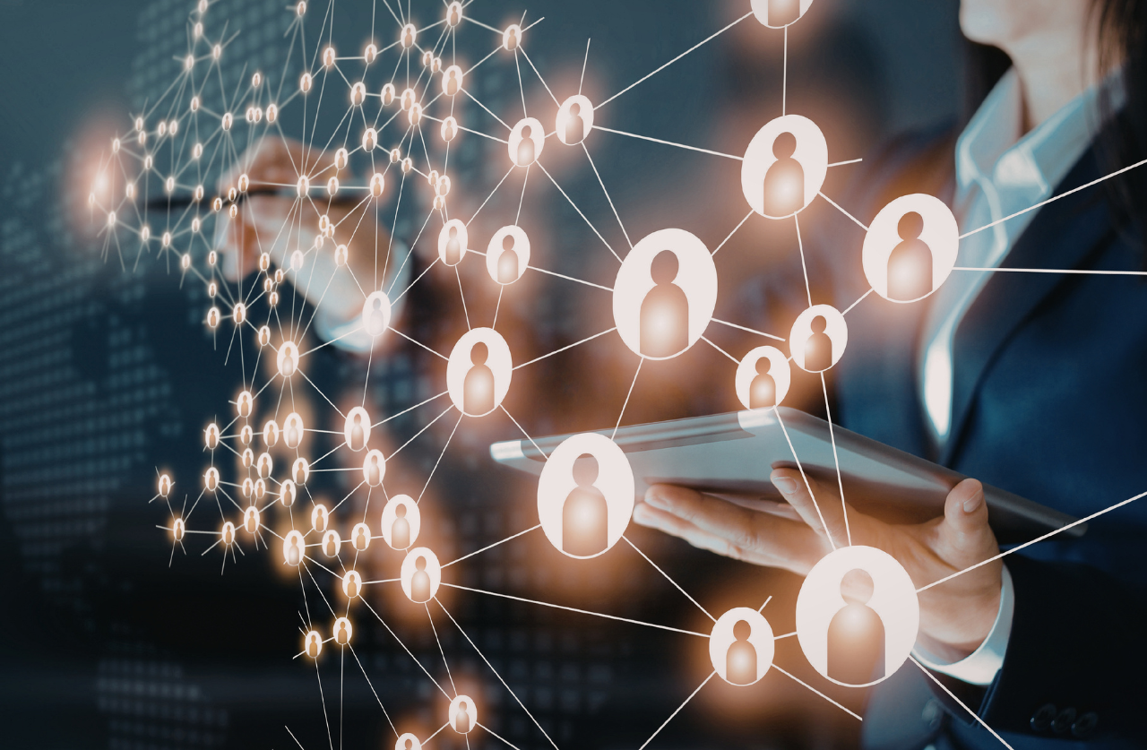 Connected HR data illustrating pay transparency, role comparison and compliance requirements